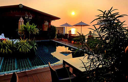 Victory Beach Bar and Restaurant, Lord Nelson Hotel Thailand